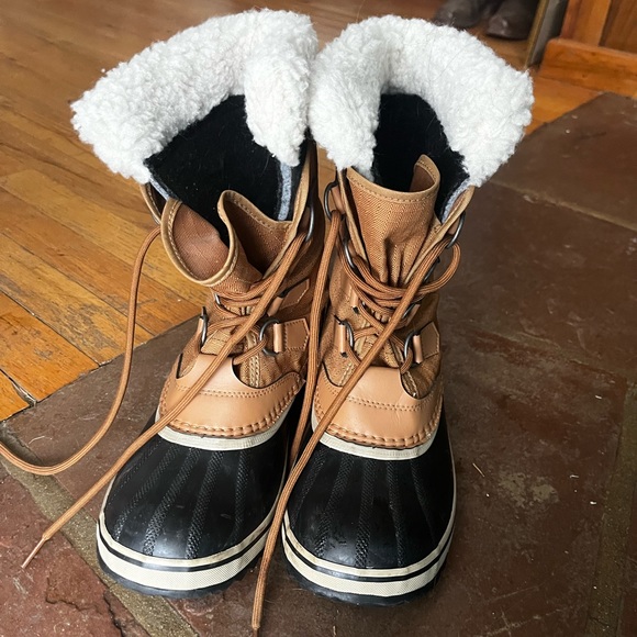 SOREL WINTER CARNIVAL BOOTS ✨ - Picture 3 of 3